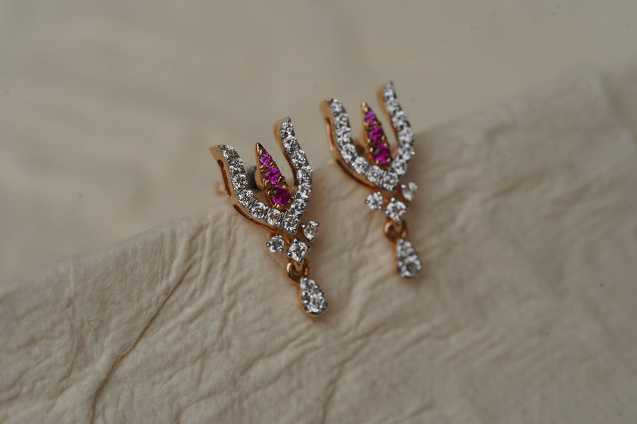 Diamond earring with ruby-coloured stone detail