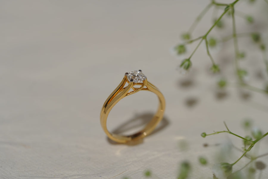 Second view showing the setting of an 18K diamond ring